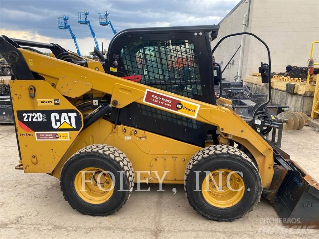 CAT 272D2 لوادر انزلاقية التوجيه