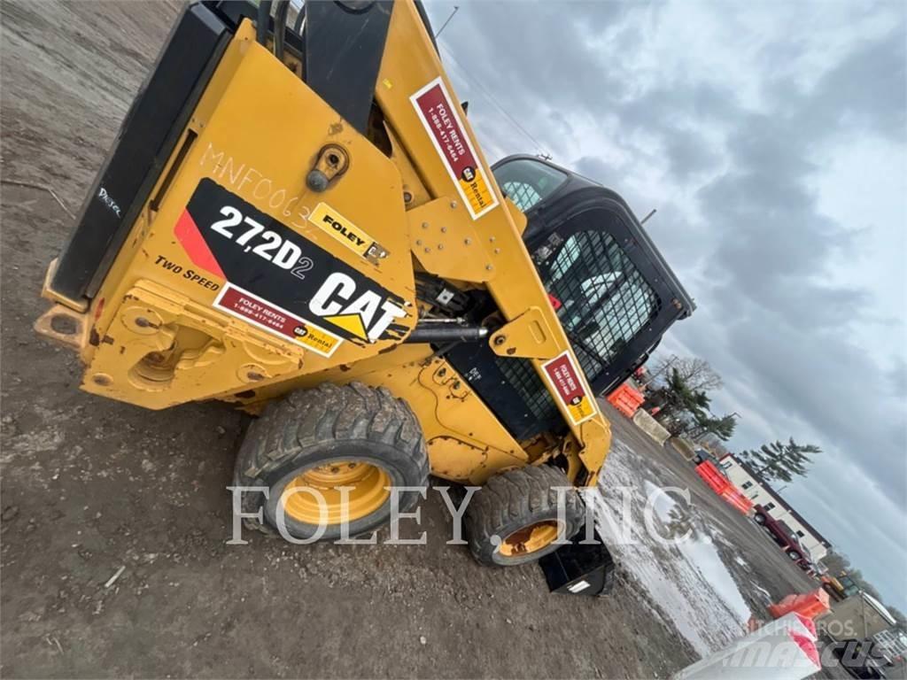 CAT 272D2 لوادر انزلاقية التوجيه