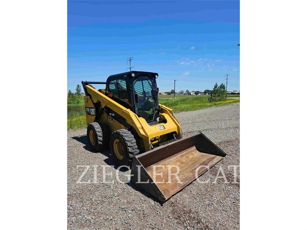 CAT 272D2 لوادر انزلاقية التوجيه