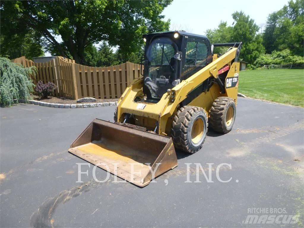 CAT 272D2 لوادر انزلاقية التوجيه