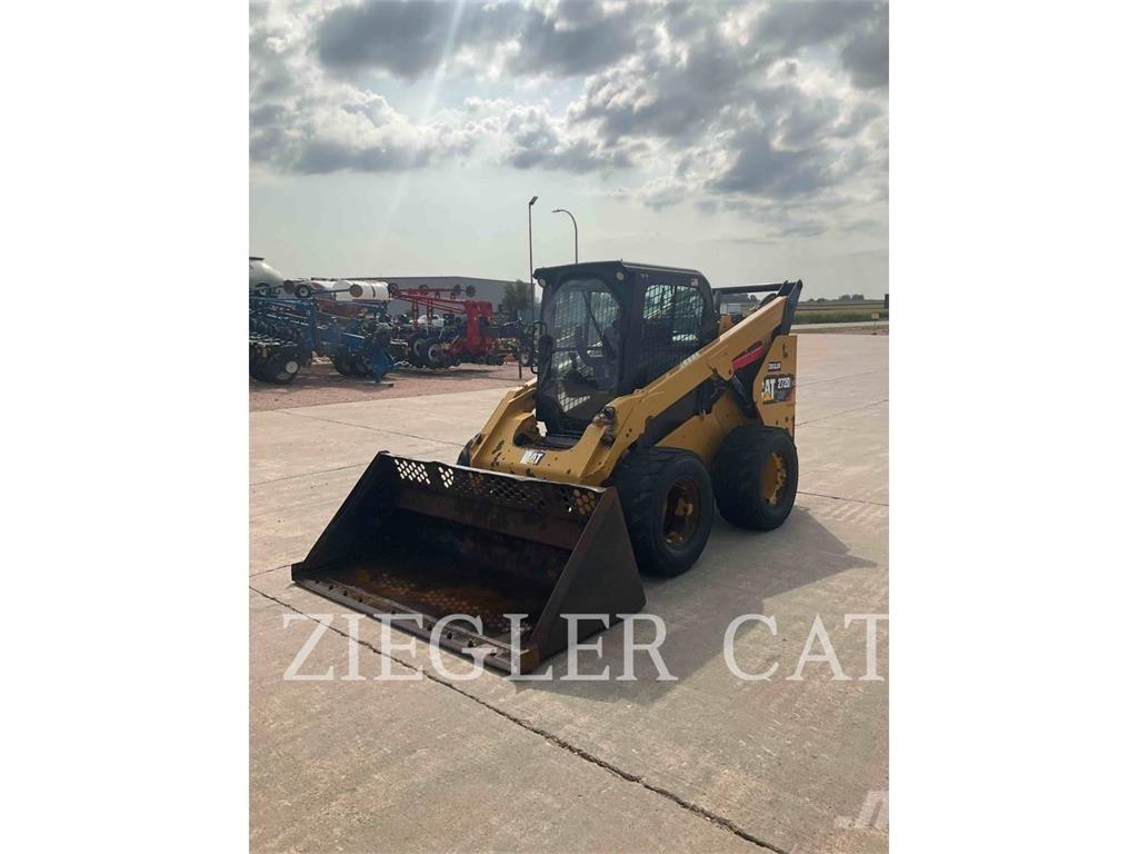 CAT 272D2 لوادر انزلاقية التوجيه