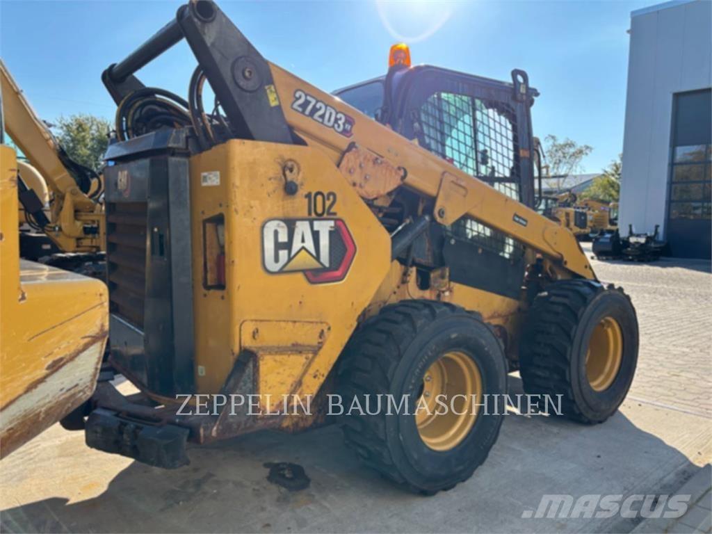 CAT 272D2 لوادر انزلاقية التوجيه
