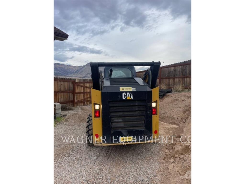 CAT 272D2 لوادر انزلاقية التوجيه