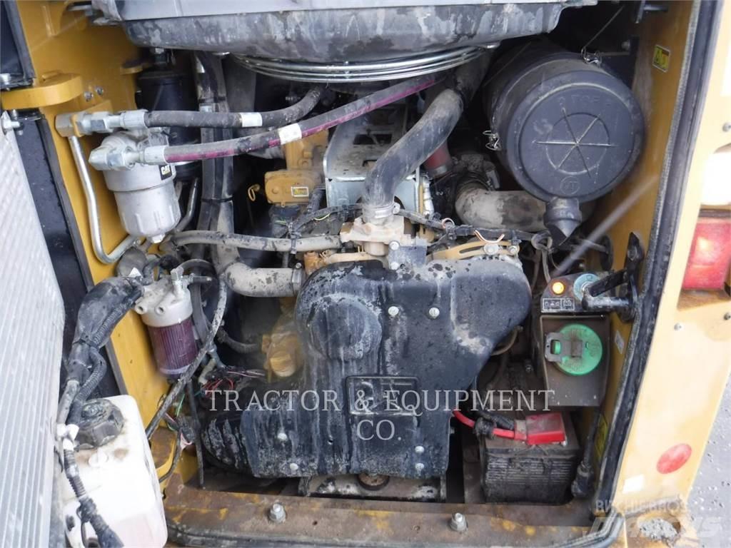 CAT 272D2 H2CB لوادر انزلاقية التوجيه
