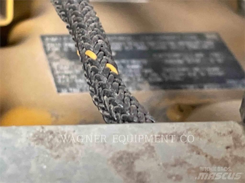 CAT 272D3 لوادر انزلاقية التوجيه