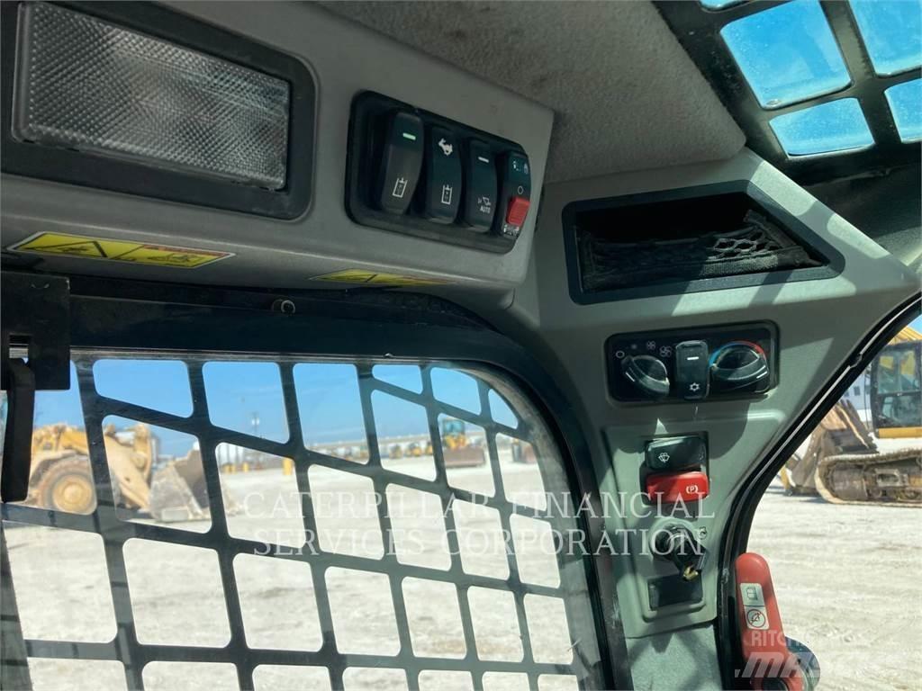 CAT 272D3 لوادر انزلاقية التوجيه