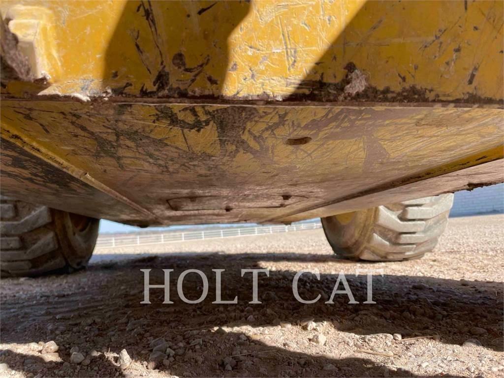 CAT 272D3 لوادر انزلاقية التوجيه