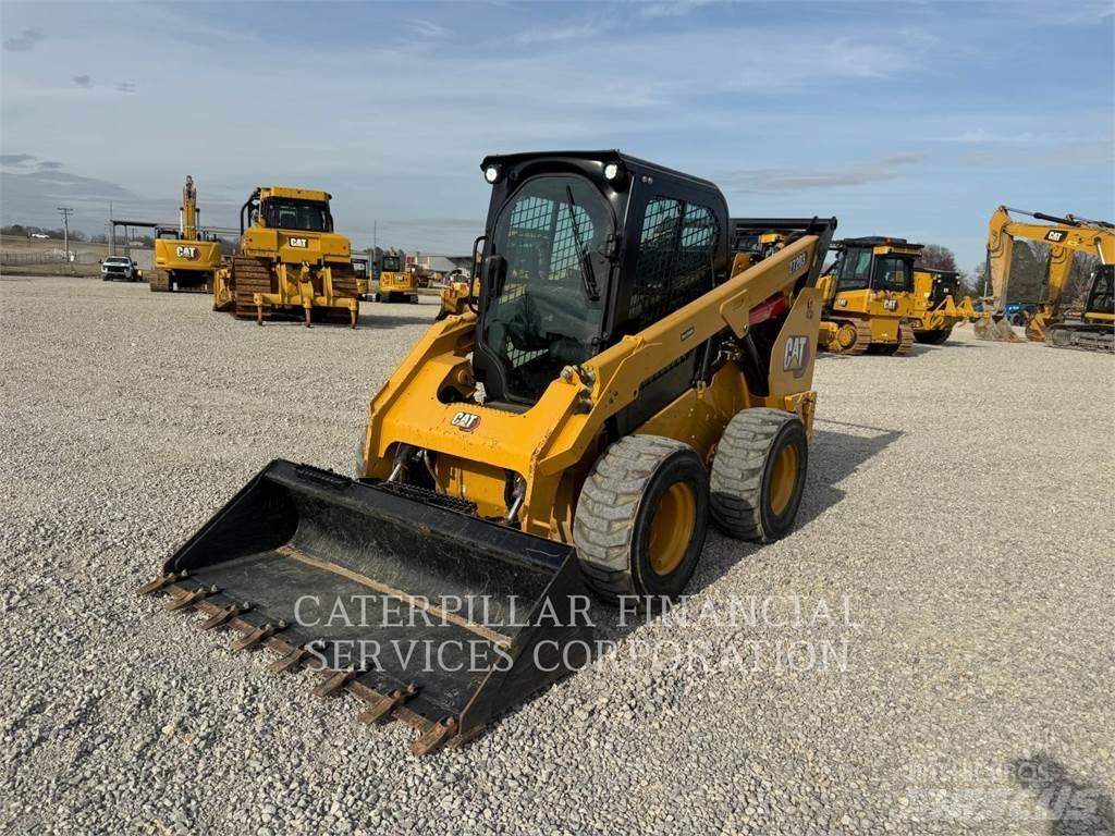 CAT 272D3 لوادر انزلاقية التوجيه