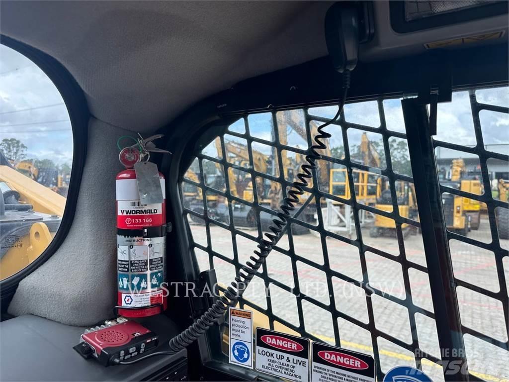 CAT 272D3 لوادر انزلاقية التوجيه