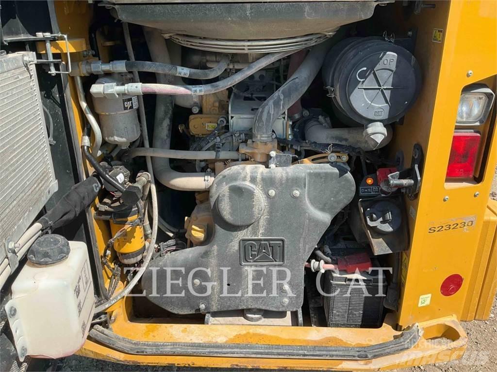 CAT 272D3 لوادر انزلاقية التوجيه