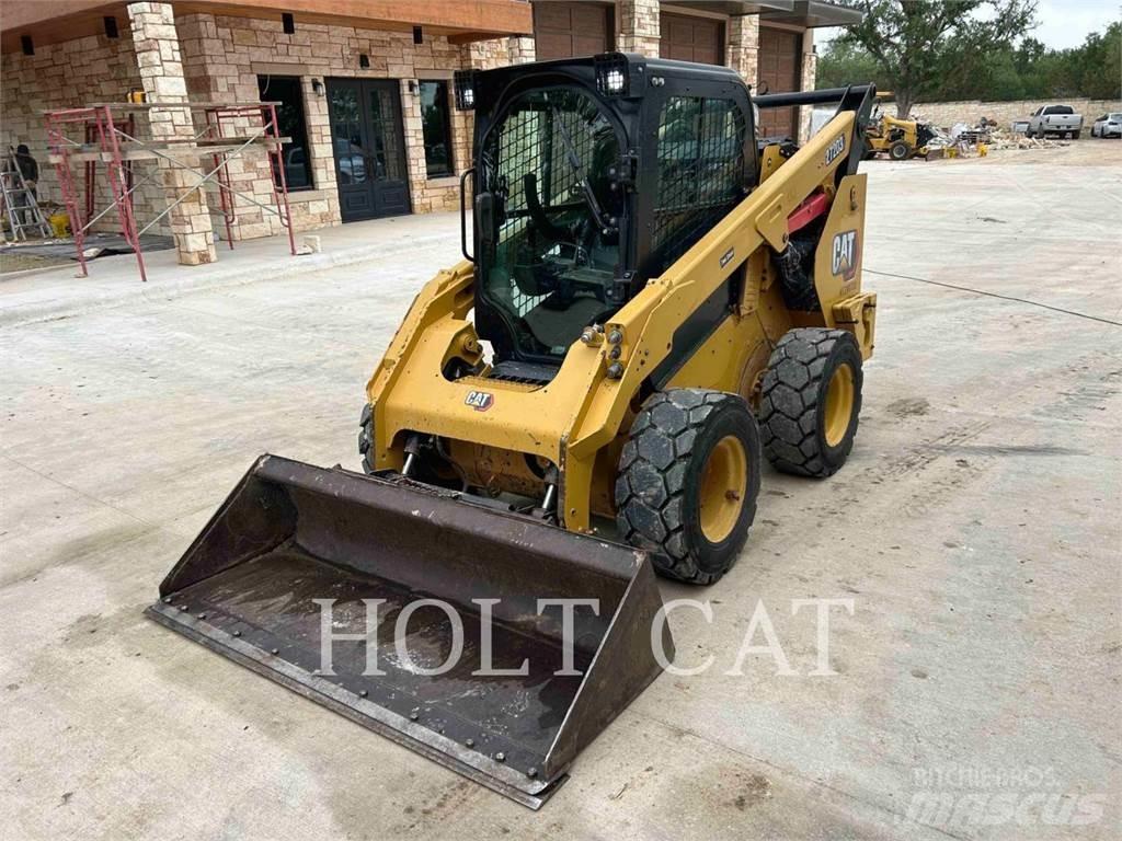 CAT 272D3 لوادر انزلاقية التوجيه
