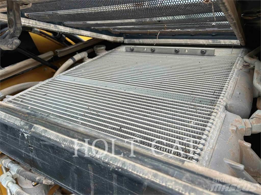 CAT 272D3 لوادر انزلاقية التوجيه