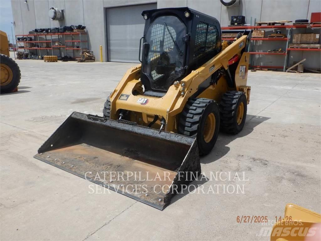 CAT 272D3 لوادر انزلاقية التوجيه