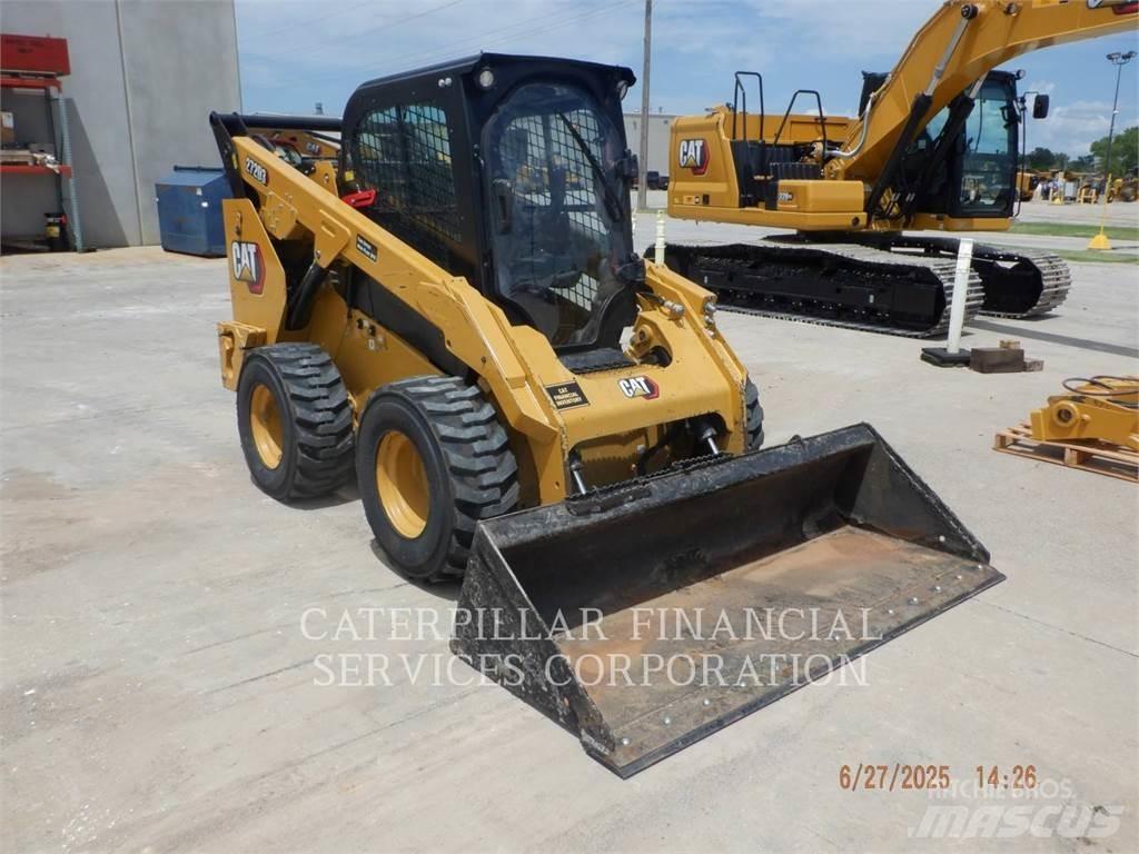 CAT 272D3 لوادر انزلاقية التوجيه