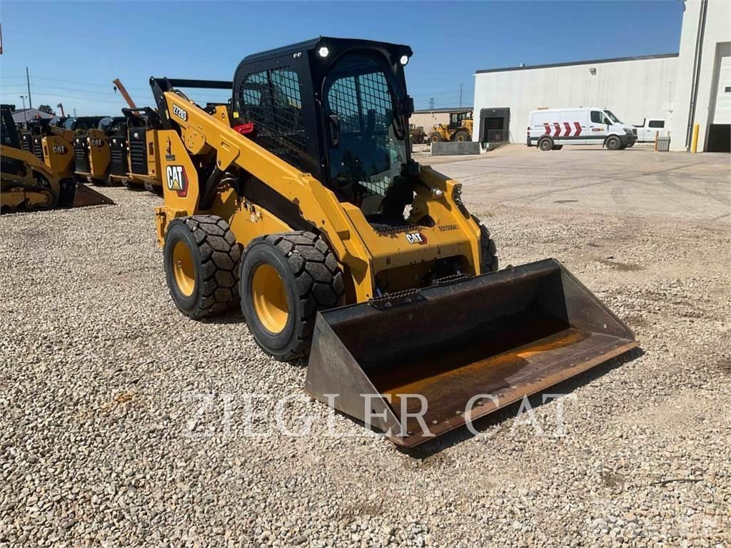 CAT 272D3 لوادر انزلاقية التوجيه