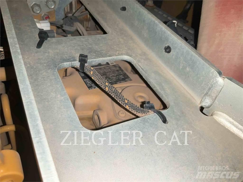 CAT 272D3 لوادر انزلاقية التوجيه