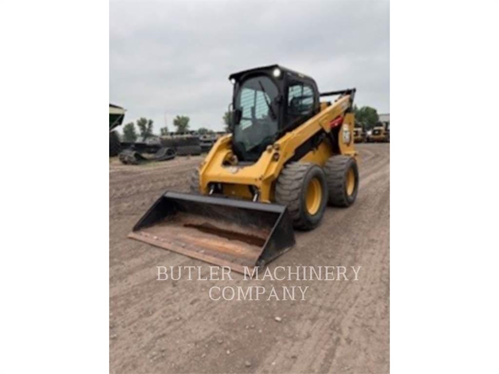 CAT 272D3 لوادر انزلاقية التوجيه