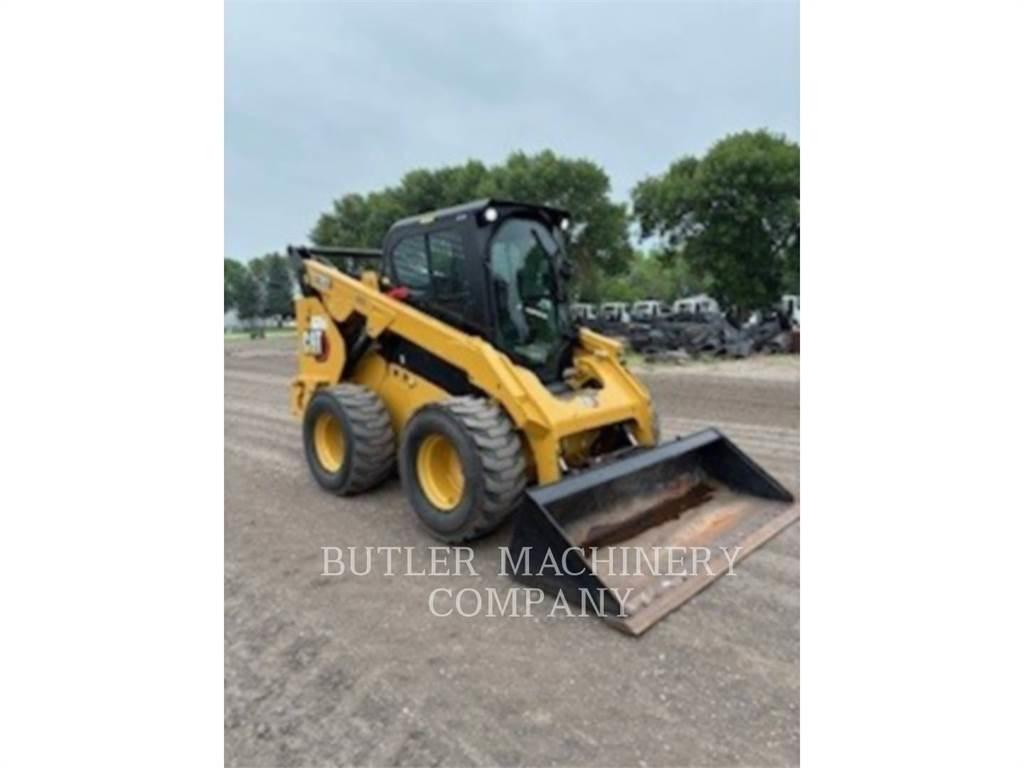 CAT 272D3 لوادر انزلاقية التوجيه