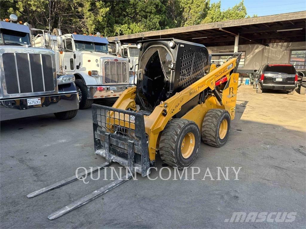 CAT 272D3 لوادر انزلاقية التوجيه