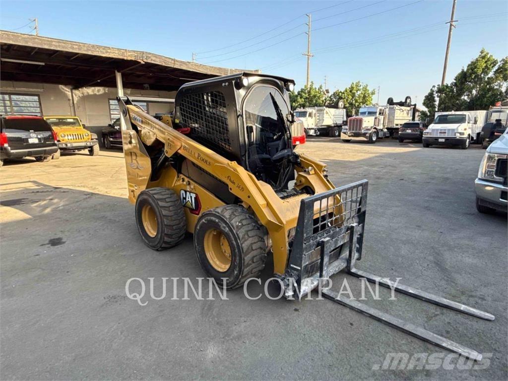 CAT 272D3 لوادر انزلاقية التوجيه