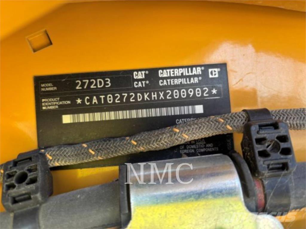 CAT 272D3 لوادر انزلاقية التوجيه
