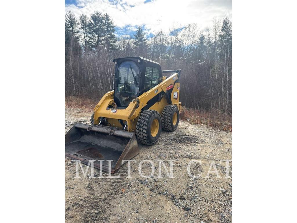 CAT 272D3 لوادر انزلاقية التوجيه