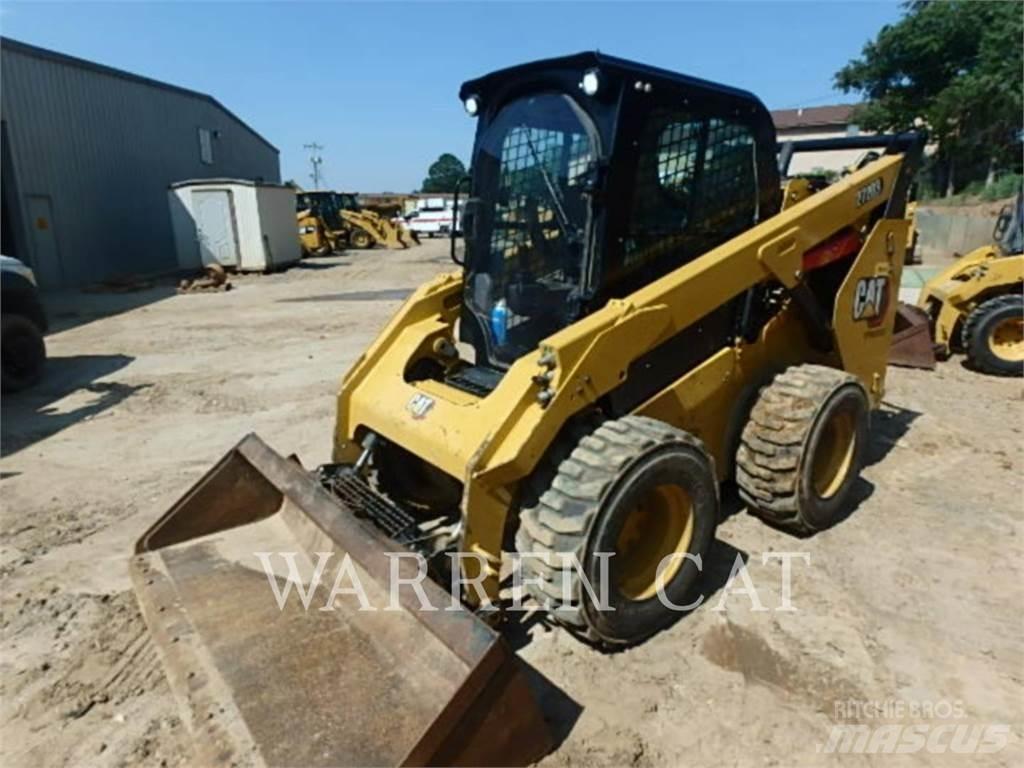 CAT 272D3 C3H1 لوادر انزلاقية التوجيه