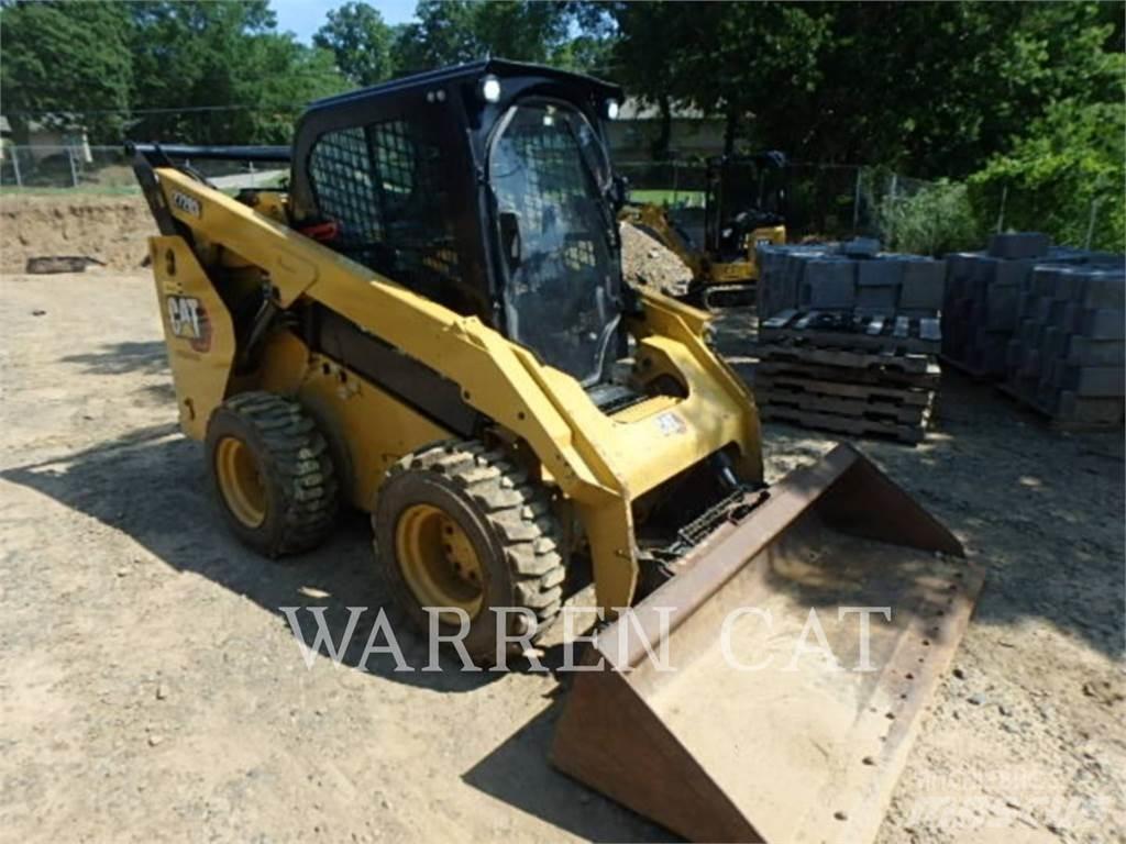 CAT 272D3 C3H1 لوادر انزلاقية التوجيه