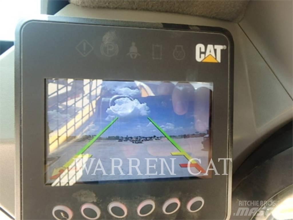 CAT 272D3 C3H2 لوادر انزلاقية التوجيه