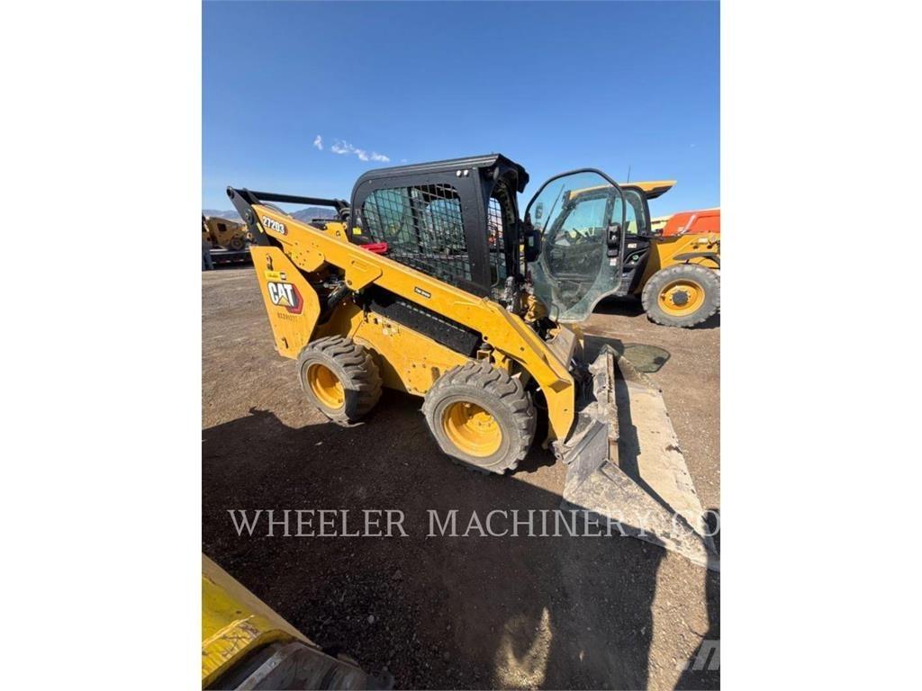 CAT 272D3 C3H2 لوادر انزلاقية التوجيه