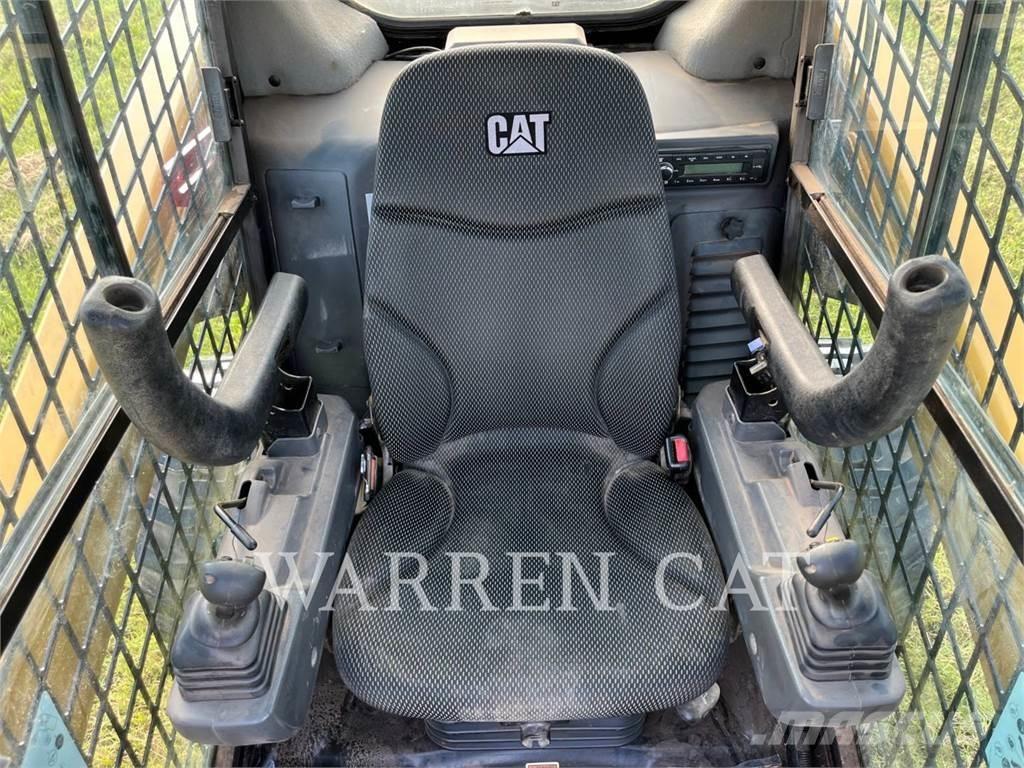 CAT 272D3 C3H3 لوادر انزلاقية التوجيه