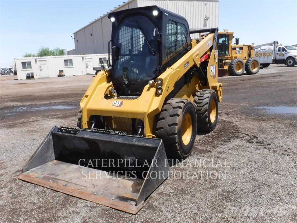 CAT 272D3HF لوادر انزلاقية التوجيه