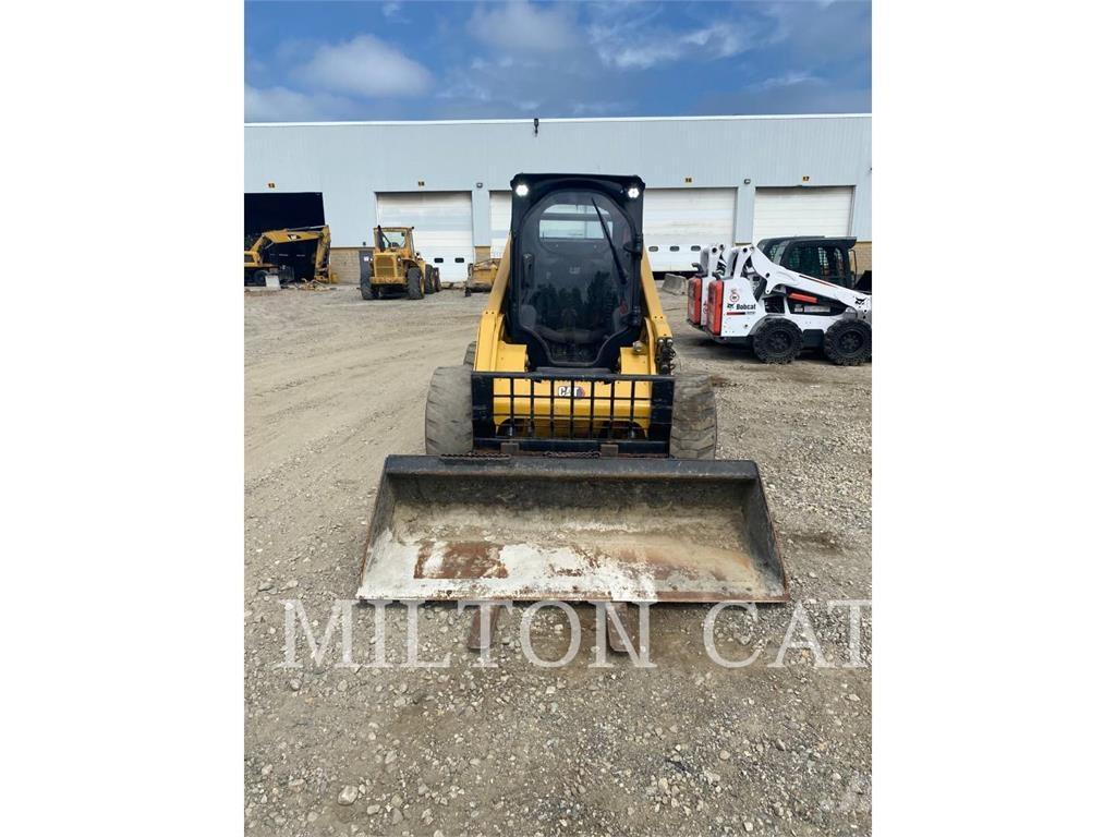 CAT 272D3XE لوادر انزلاقية التوجيه