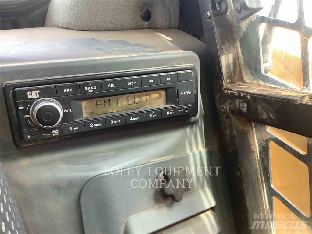CAT 272D3XPS2C لوادر انزلاقية التوجيه