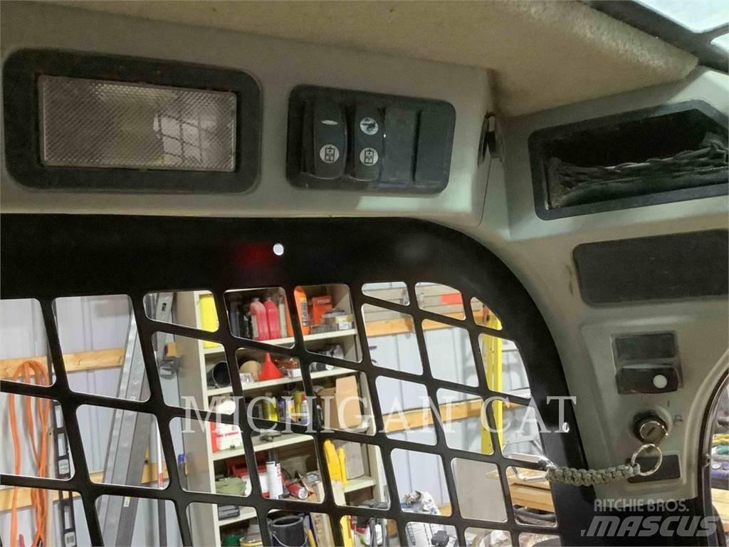 CAT 279D لوادر انزلاقية التوجيه