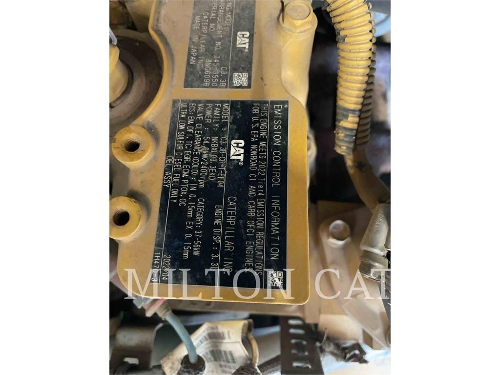 CAT 279D 3 لوادر انزلاقية التوجيه