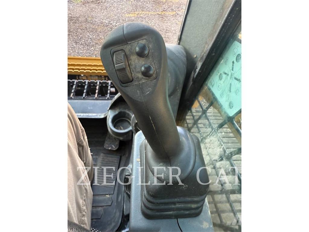 CAT 279D3 لوادر زحافة