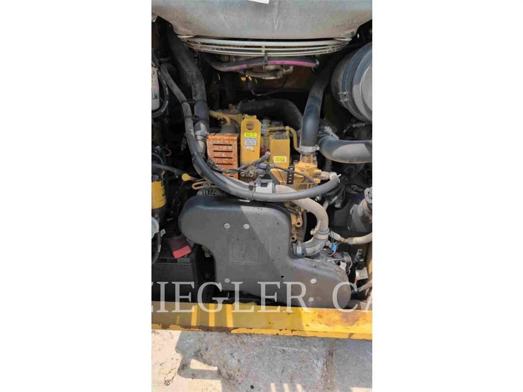 CAT 279D3 لوادر زحافة