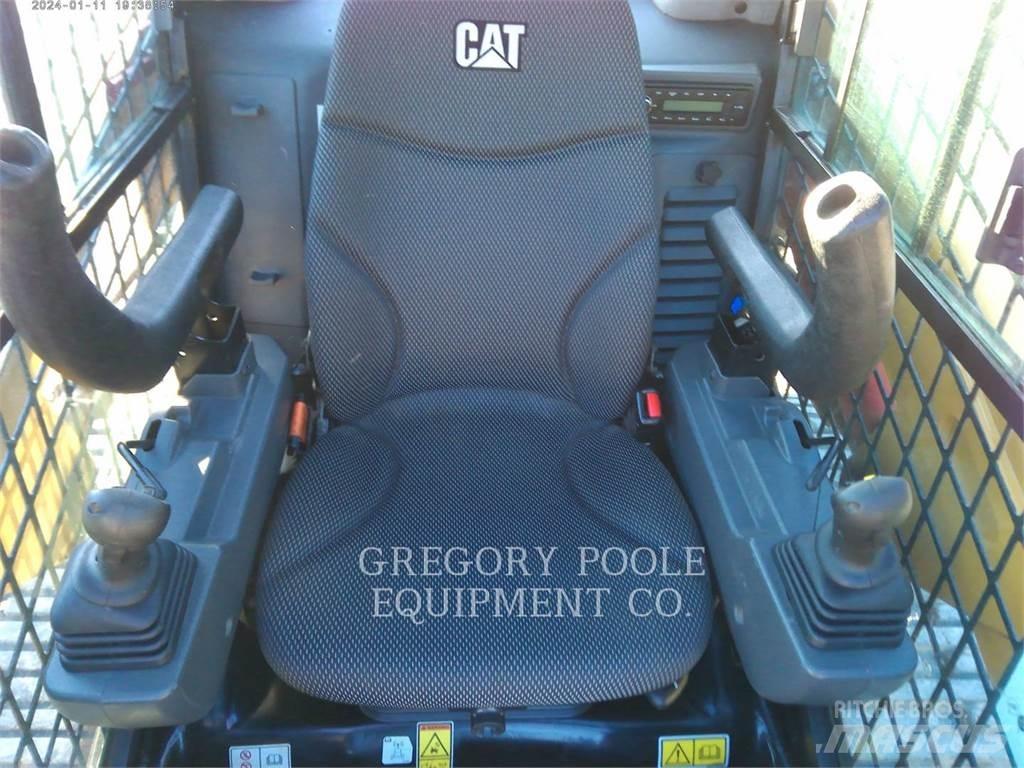 CAT 279D3 لوادر زحافة