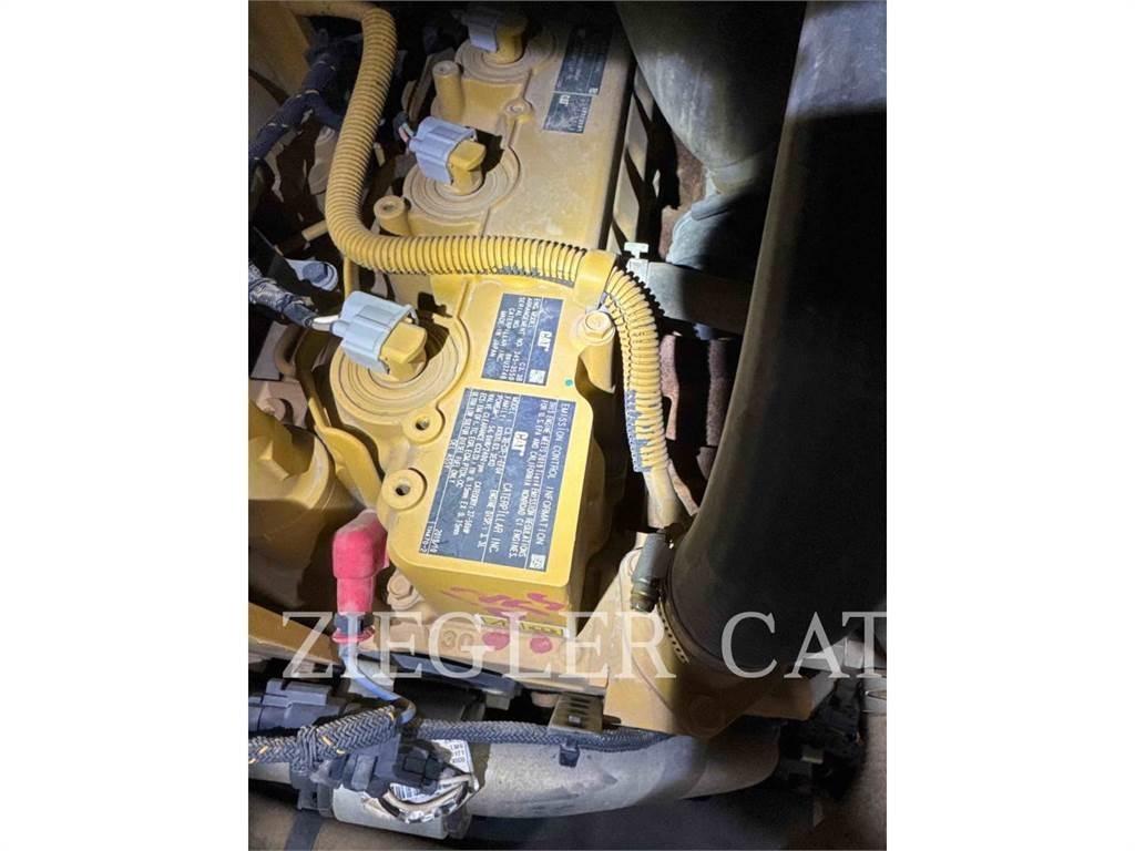CAT 279D3 لوادر زحافة