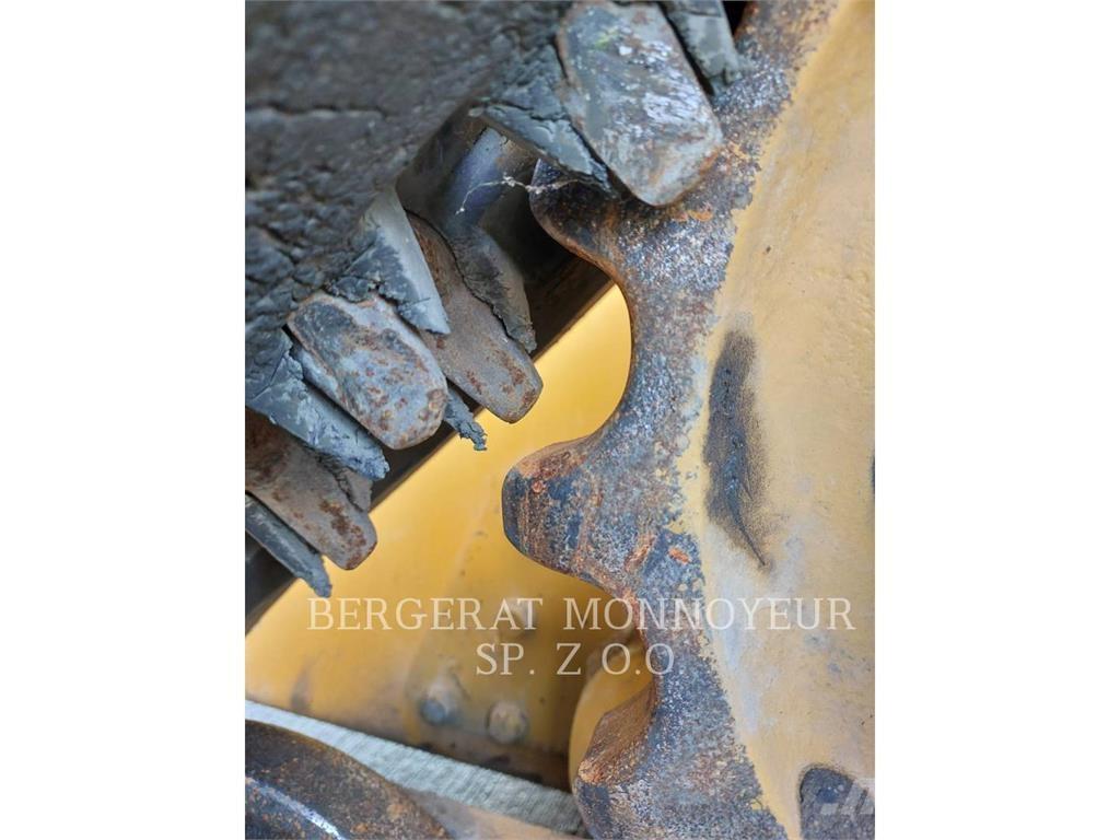 CAT 279D3 لوادر زحافة