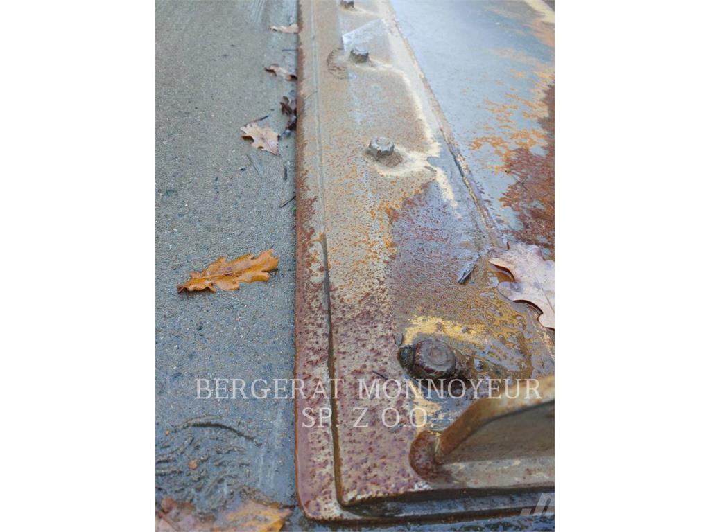 CAT 279D3 لوادر زحافة