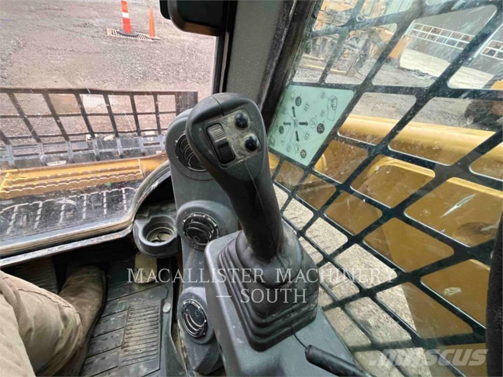 CAT 279D3 لوادر زحافة