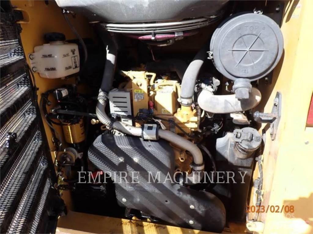 CAT 279D3 XPS لوادر انزلاقية التوجيه