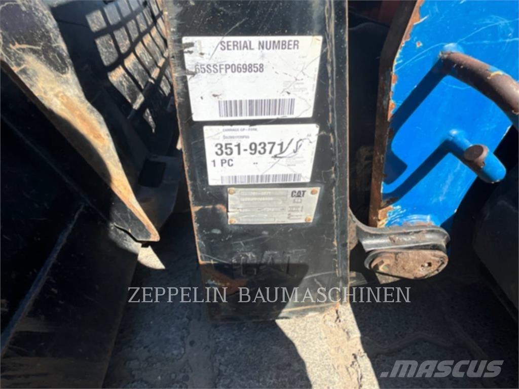 CAT 289D لوادر انزلاقية التوجيه