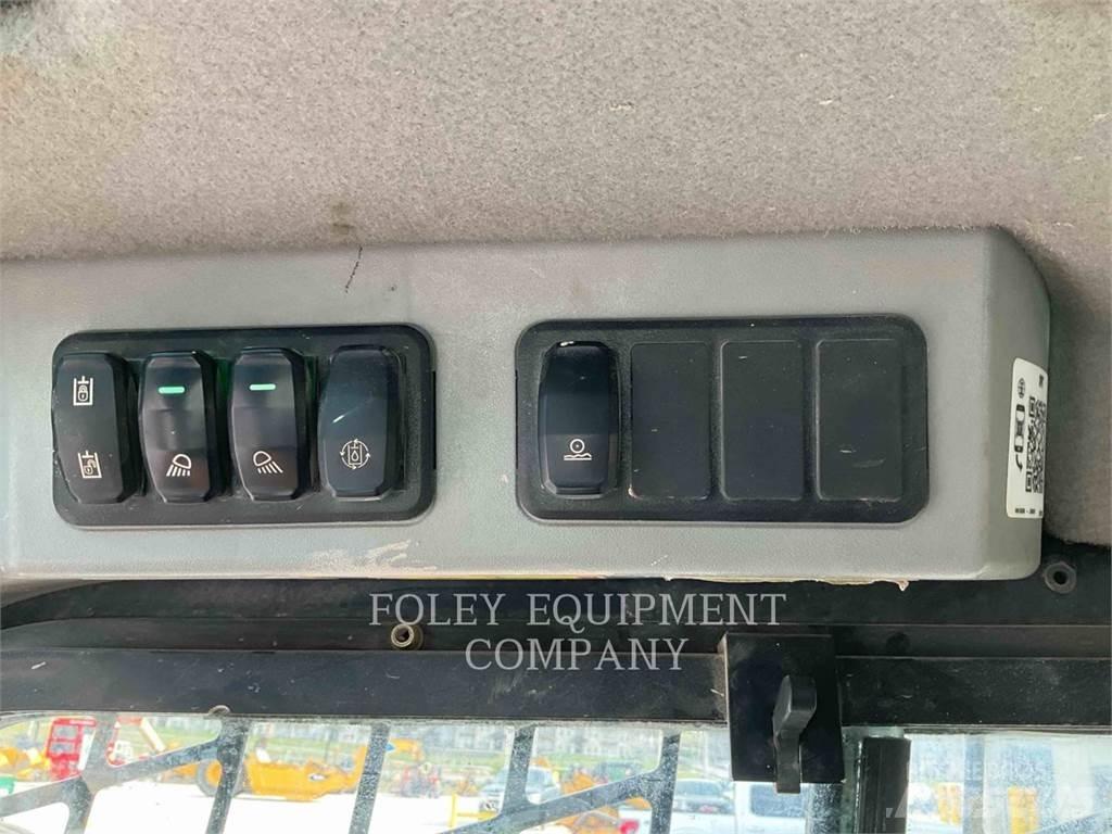 CAT 289D3XPS2C لوادر انزلاقية التوجيه