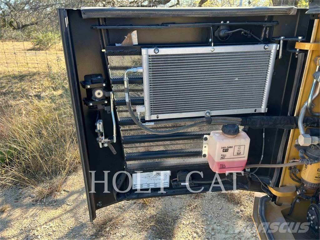 CAT 299D CAB لوادر انزلاقية التوجيه