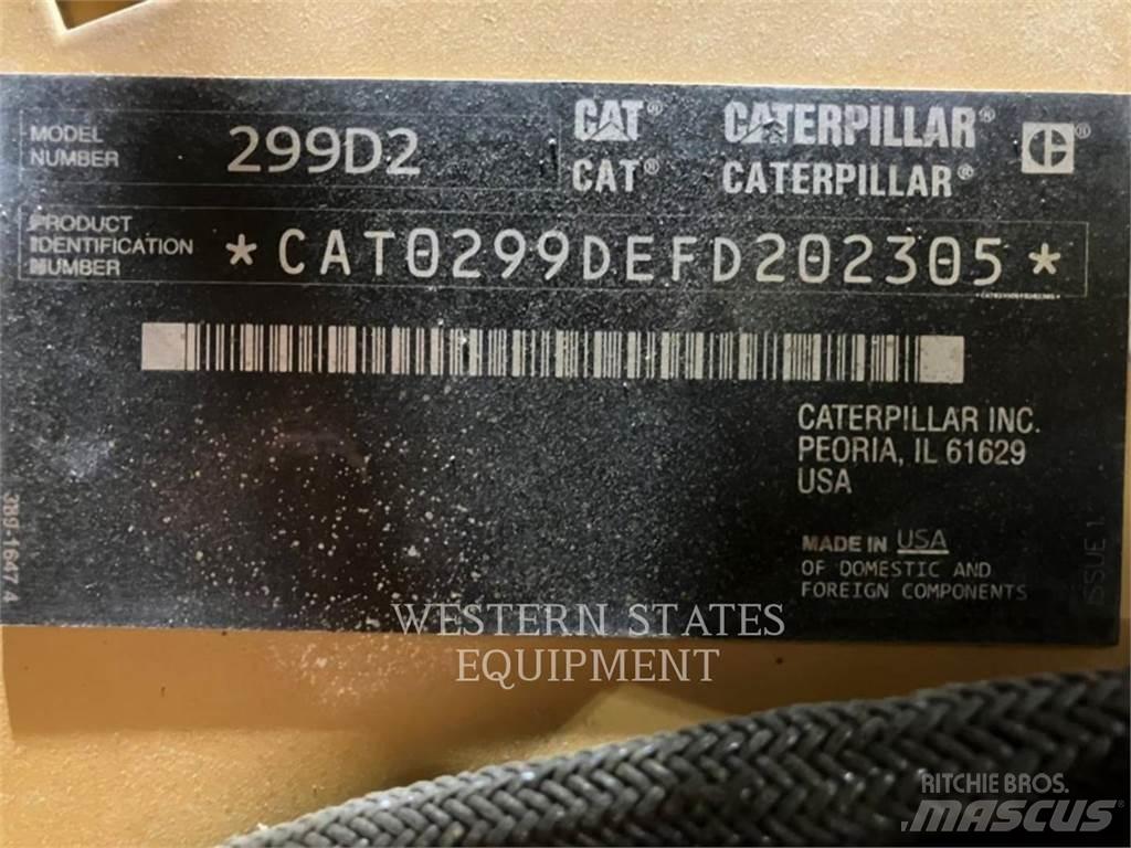 CAT 299D2 لوادر انزلاقية التوجيه