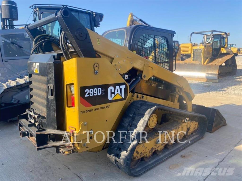 CAT 299D2 لوادر انزلاقية التوجيه
