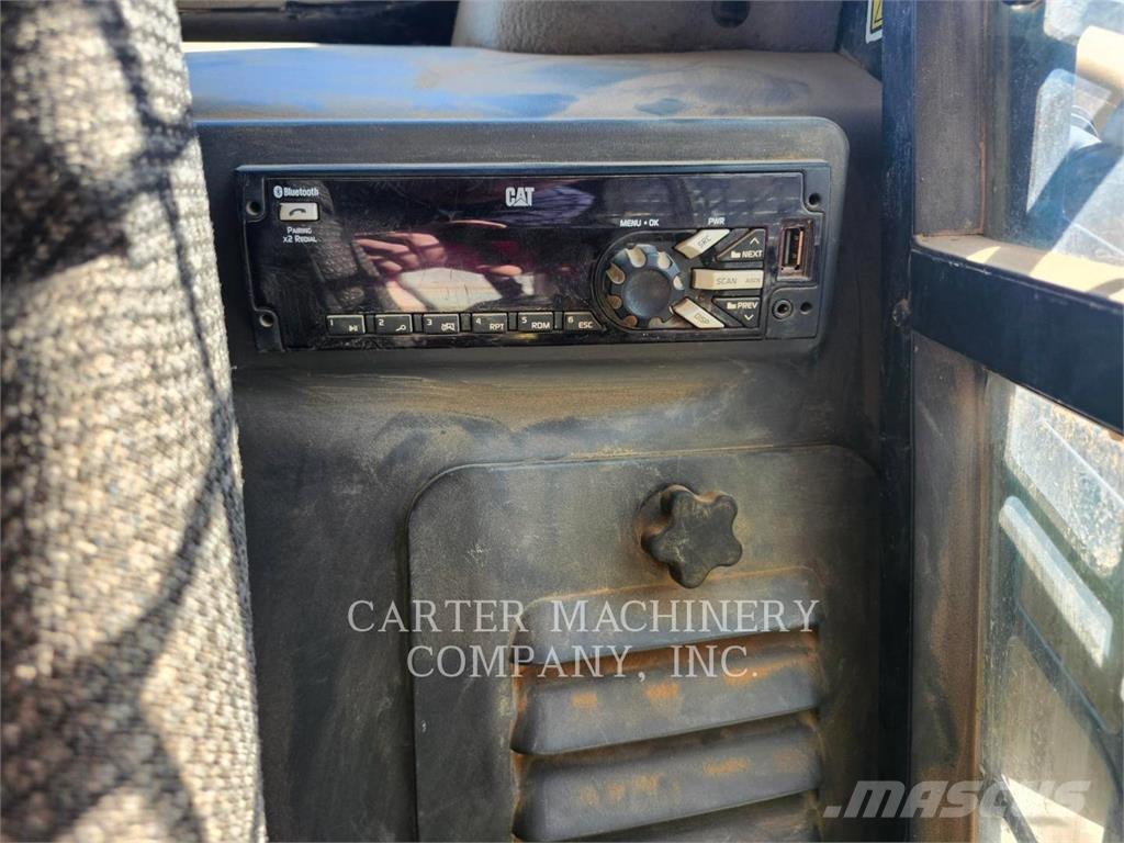 CAT 299D2 لوادر انزلاقية التوجيه